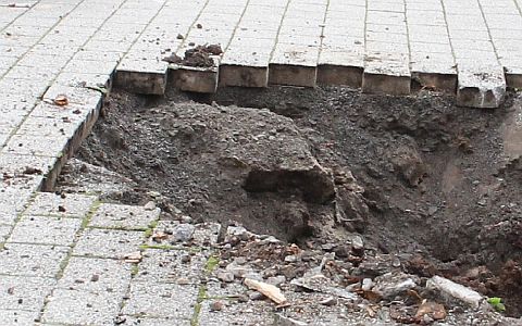 Schadensmeldung Schaden im Gehweg